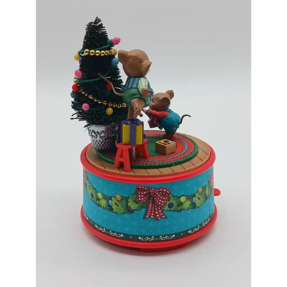 1996 Lustre Fame Deck The Halls Musical Music Box Enesco Mouse Mice Decorating